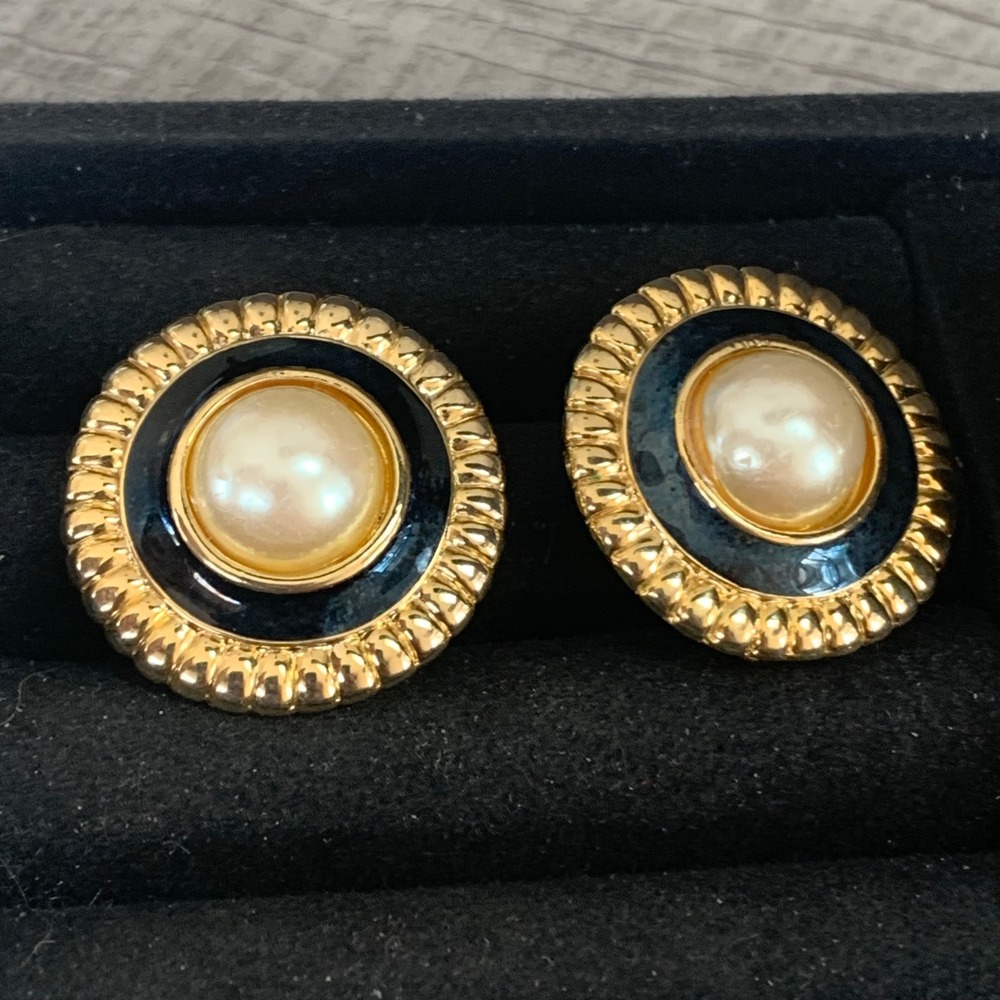 Gold Tone Navy Blue Enamel Faux Pearl Round Clip On Button Earrings